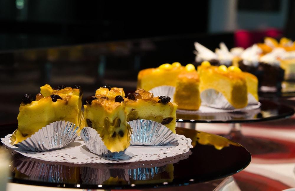 Amaranth Suvarnabhumi Hotel Бангкок Екстер'єр фото Pineapple upside-down cake
