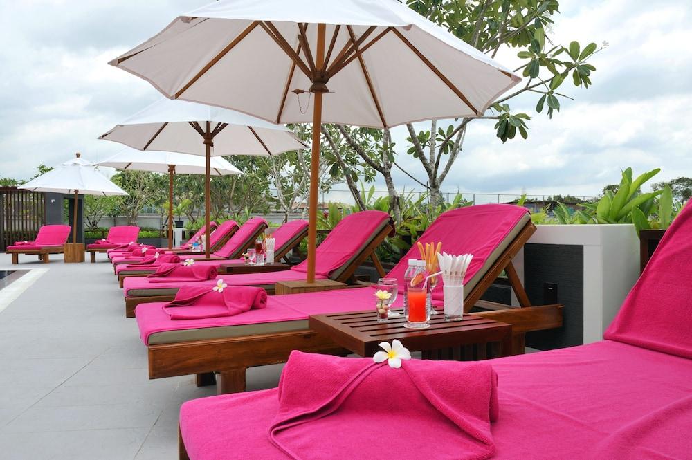 Amaranth Suvarnabhumi Hotel Бангкок Екстер'єр фото The rooftop pool at the hotel