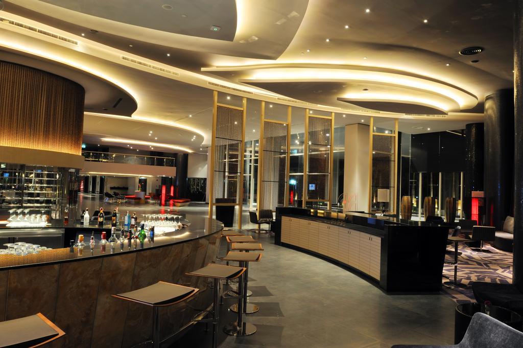 Amaranth Suvarnabhumi Hotel Бангкок Екстер'єр фото The interior of the bar