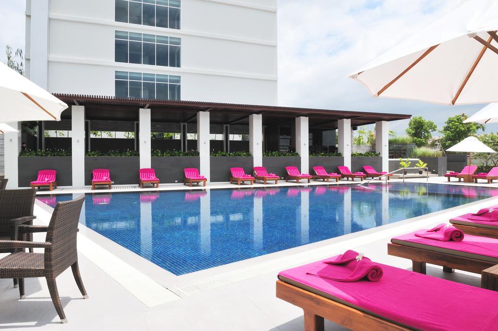 Amaranth Suvarnabhumi Hotel Бангкок Екстер'єр фото Pool at the hotel