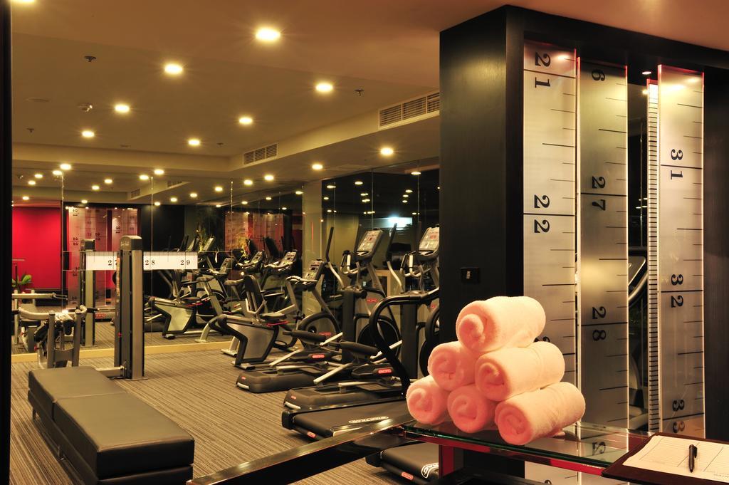 Amaranth Suvarnabhumi Hotel Бангкок Екстер'єр фото The gym at the hotel